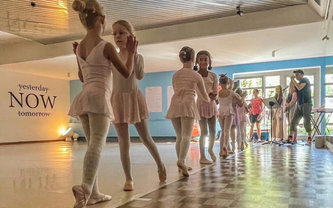 „Heldinnen und Helden“: 70 Kinder und drei Tanzkonzerten