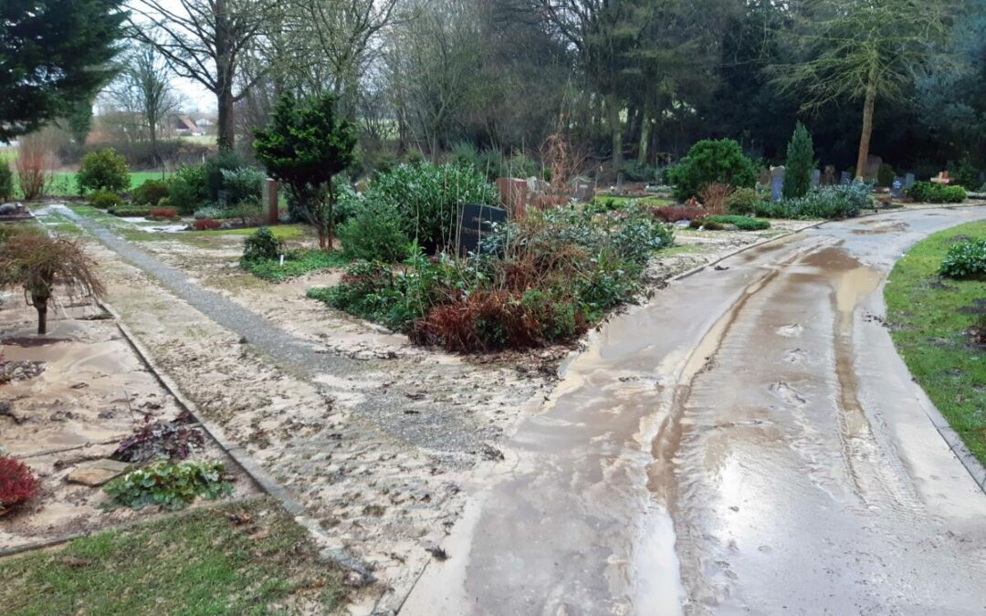 Starkregenereignis auf dem Friedhof Ubbedissen