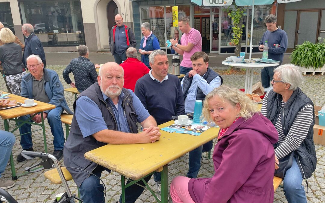 CDU lud zum Bürgerfrühstück auf den Markt in Schötmar
