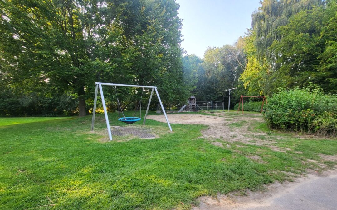 Grüne Leopoldshöhe laden zum Bürgerdialog auf dem Spielplatz Milser Heide ein