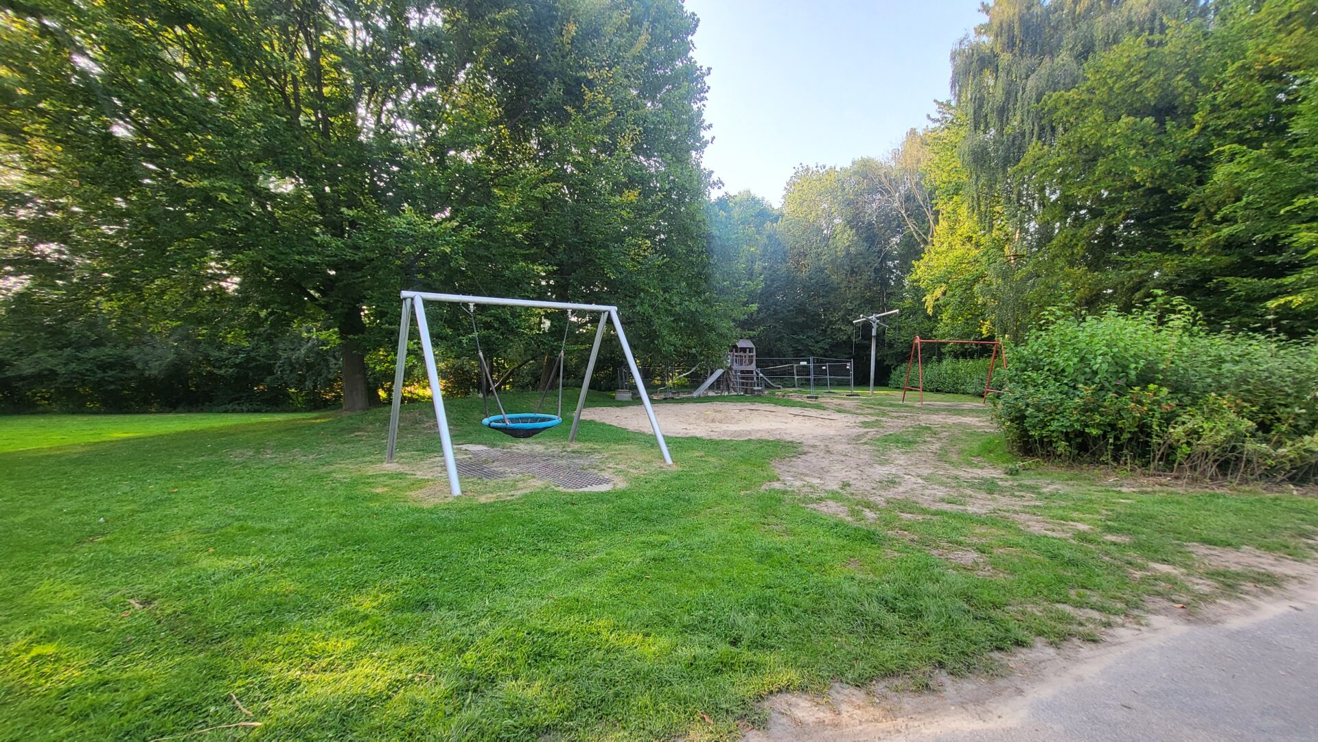 Grüne vor Ort - auf dem Spielplatz "Milser Heide". Foto: Grüne Leopoldshöhe