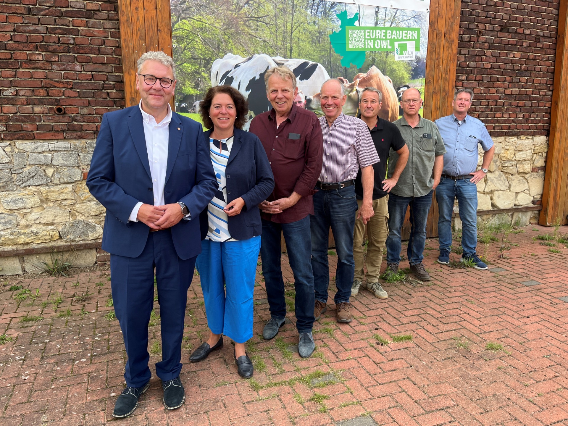 Immer mehr Auflagen, hohe Kostensteigerungen, Globalisierung und Preiskampf gehören zu den Faktoren, die die Landwirte und ihre Familien belasten, und sogar in ihrer Existenz gefährden. „Was geschieht, wenn vor Ort erzeugte Lebensmittel und Energie nicht mehr verfügbar sind?“, fragt Kreisverbandsvorsitzender Dieter Hagedorn. Gemeinsam mit Berufskollegen hat er die Sorgen bei einem Treffen mit Kerstin Vieregge und Meinolf Haase am Mittwoch (21.8.2025) thematisiert.