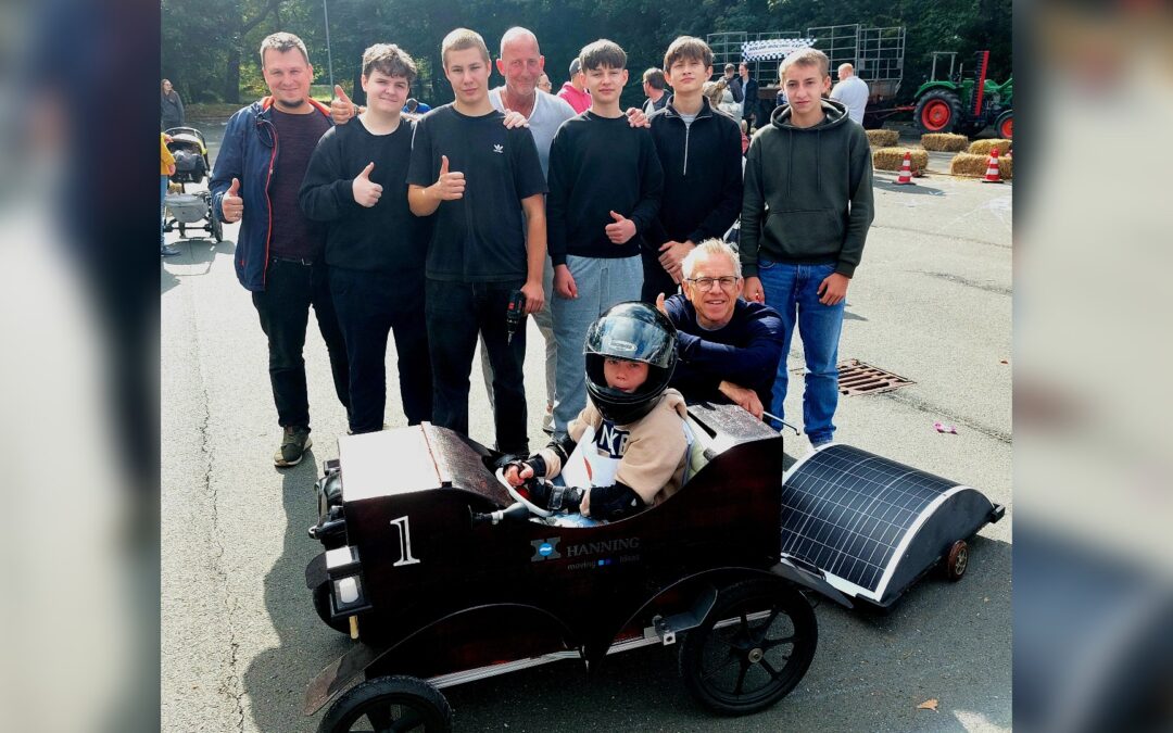 Das Oldtimermobil der kleinen Gesamtschule überzeugt beim Solar Racing Cup
