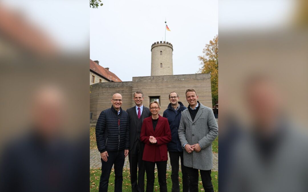 Feierstunde auf der Sparrenburg als Zeichen des Zusammenhalts