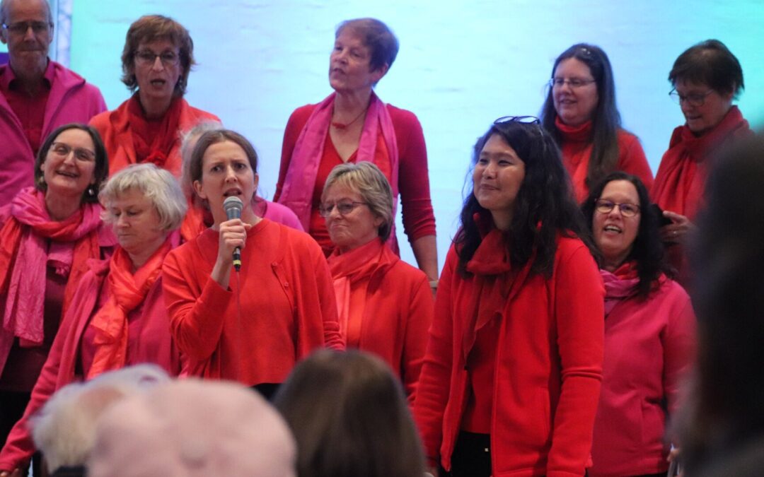 Rheinischer Gospelchor begeistert in St. Michael – „Singing all together“