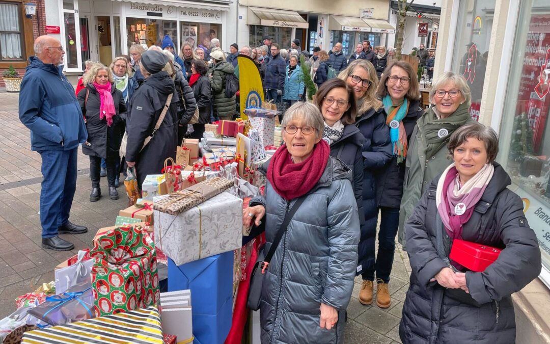 Aktion der Inner Wheeler sorgt für Menschenschlange an der Brandes‘schen Apotheke