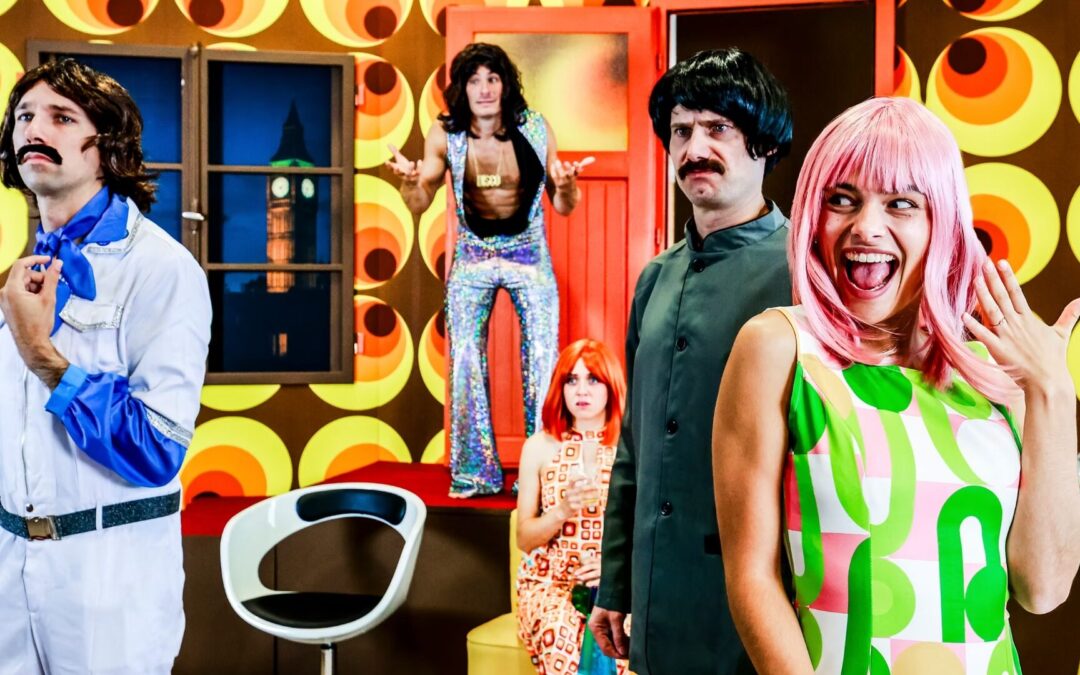 Black Comedy wird zum Spiel zwischen Sein und Schein: „Komödie im Dunkeln“