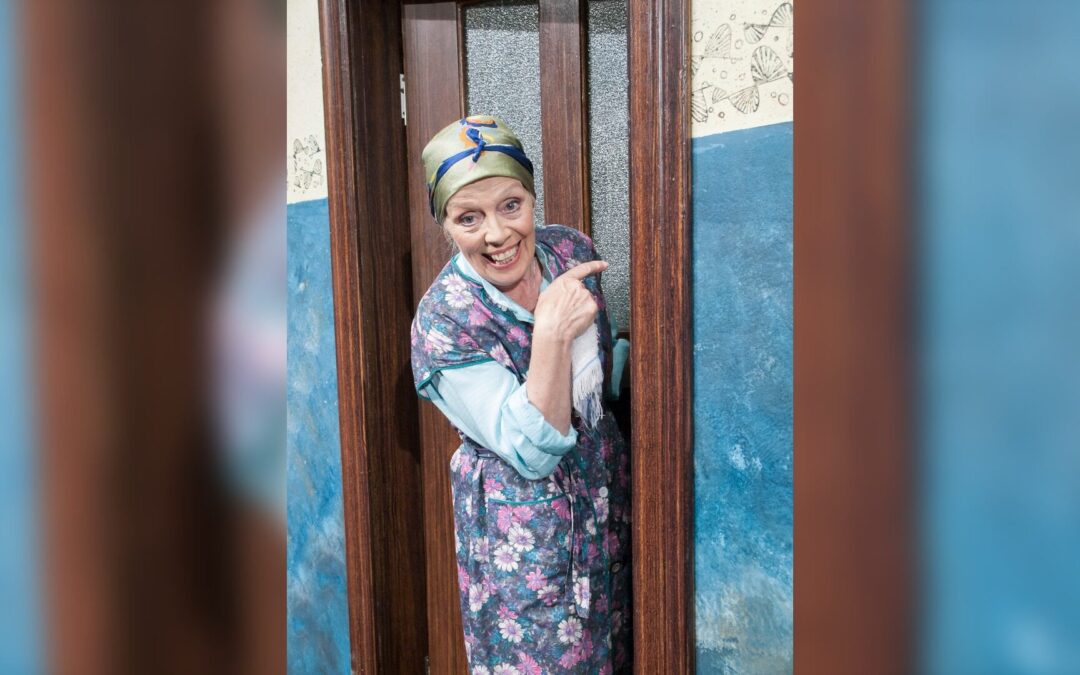 „Tratsch im Treppenhaus“ gastiert als Hommage an TV-Klassiker der 60er Jahre in Bad SalzuflenLustspiel am 5.12.2025 begeistert mit Wortwitz, Situationskomik & hanseatischem Charme