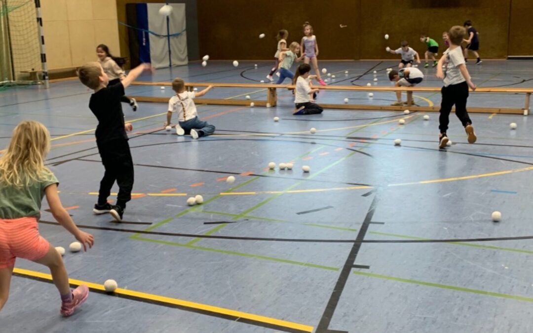 Handball-Fieber in Grundschule Nord: Erstklässler begeistert dabei