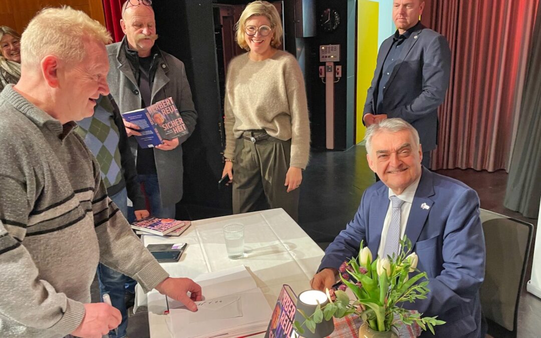 Klare Worte statt großer Sprüche: Herbert Reul stellt sein erstes Buch „Sicherheit. Was sich ändern muss.“&nbsp;vor