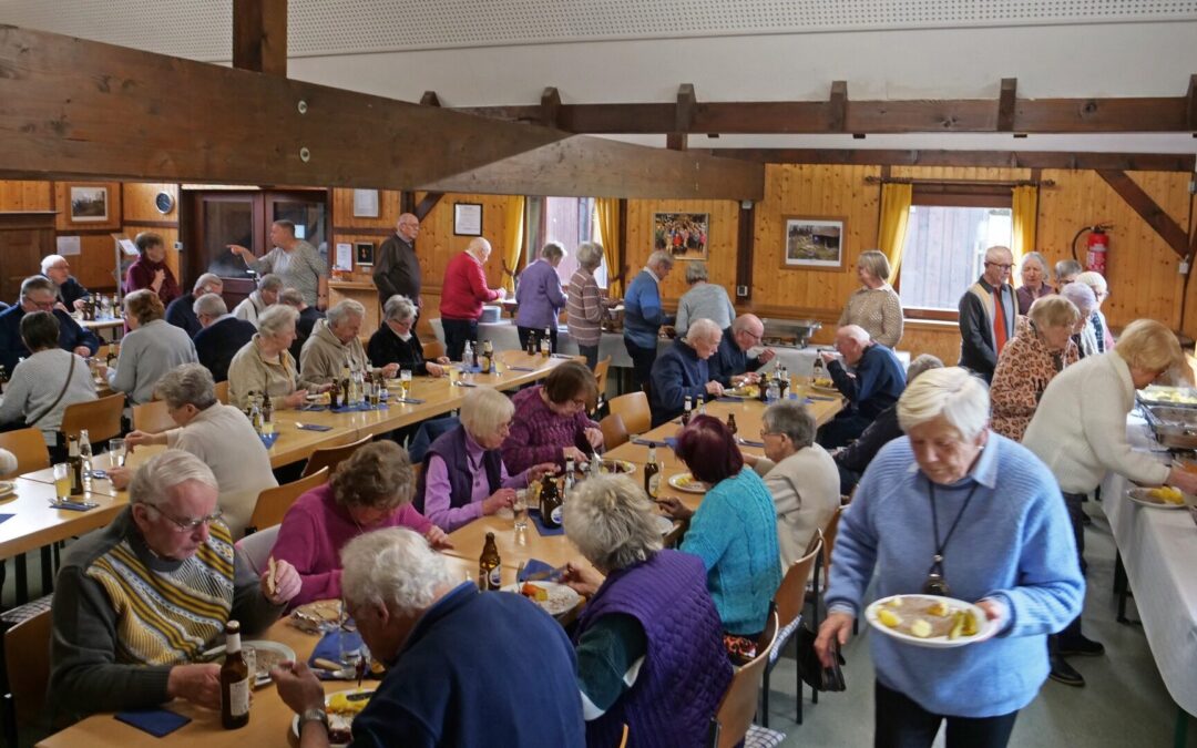 Volles Haus beim Wurstebreiessen: Heimatverein Leopoldshöhe startet genussvoll in das Jubiläumsjahr