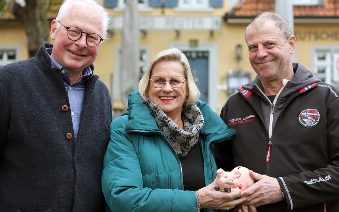 Christian Coesfeld nimmt Oerlinghausen humorvoll aufs Korn und sammelt 1.670 Euro für den guten Zweck