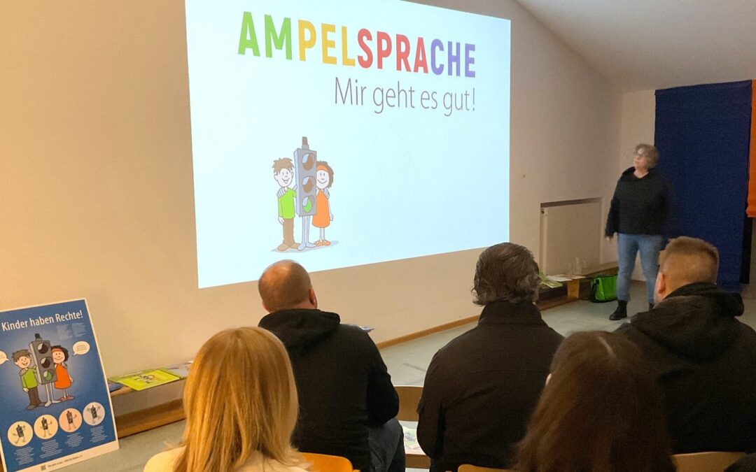 Starke Kinder durch die „Ampelsprache“: Erfolgreicher Elternabend mit Beatrix Burow-Runde