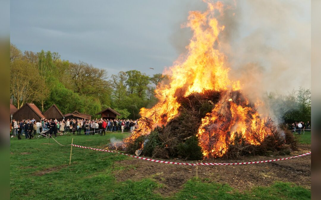 Osterfeuer leitet Jubiläumsjahr ein: Einladung zum traditionellen Frühlingsfest auf dem Heimathof