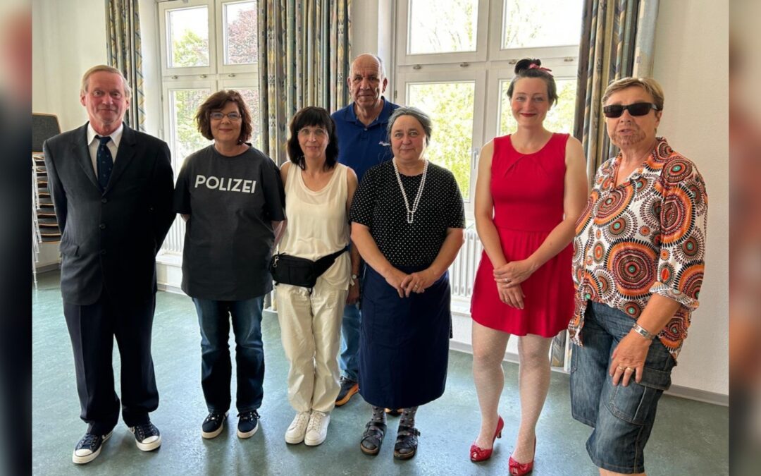 Laienspielgruppe Ubbedissen begeistert mit ‚Je oller, je doller‘