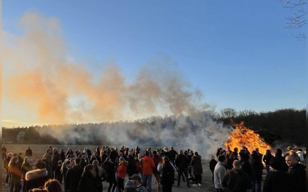 Großes Osterfeuer am Ostersamstag in Bexterhagen
