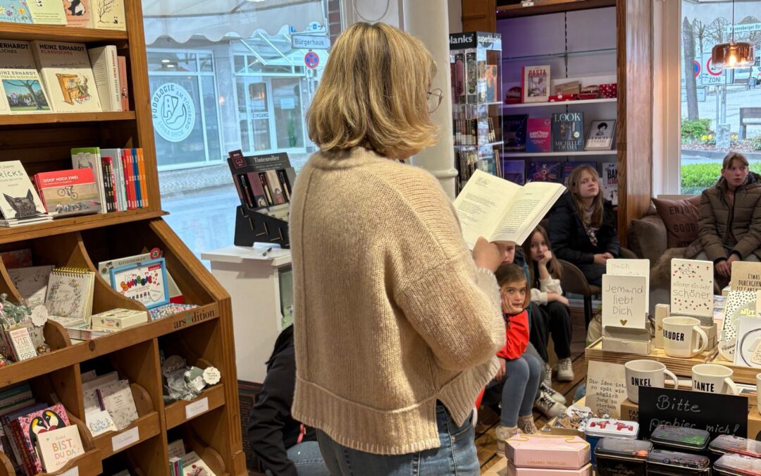 Sielmänner besuchen Buchhandlung Blume und freuen sich über spannende Leseprobe