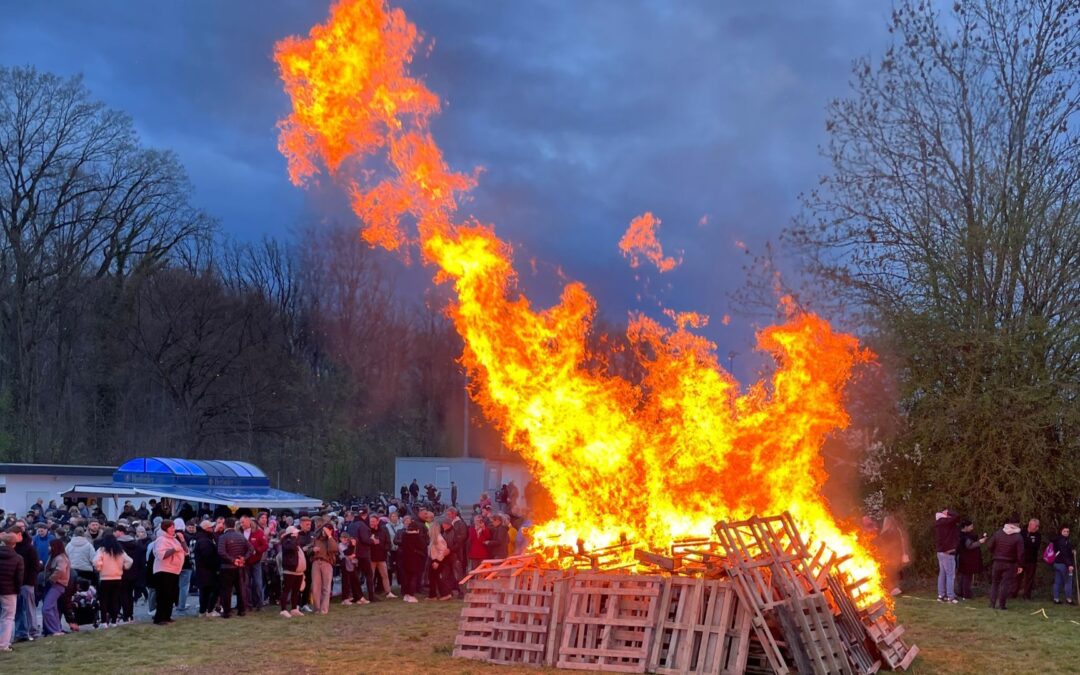 TuS Asemissen: Osterfeuer wird zum gelungenen Familienfest trotz anfänglicher Regenschauer