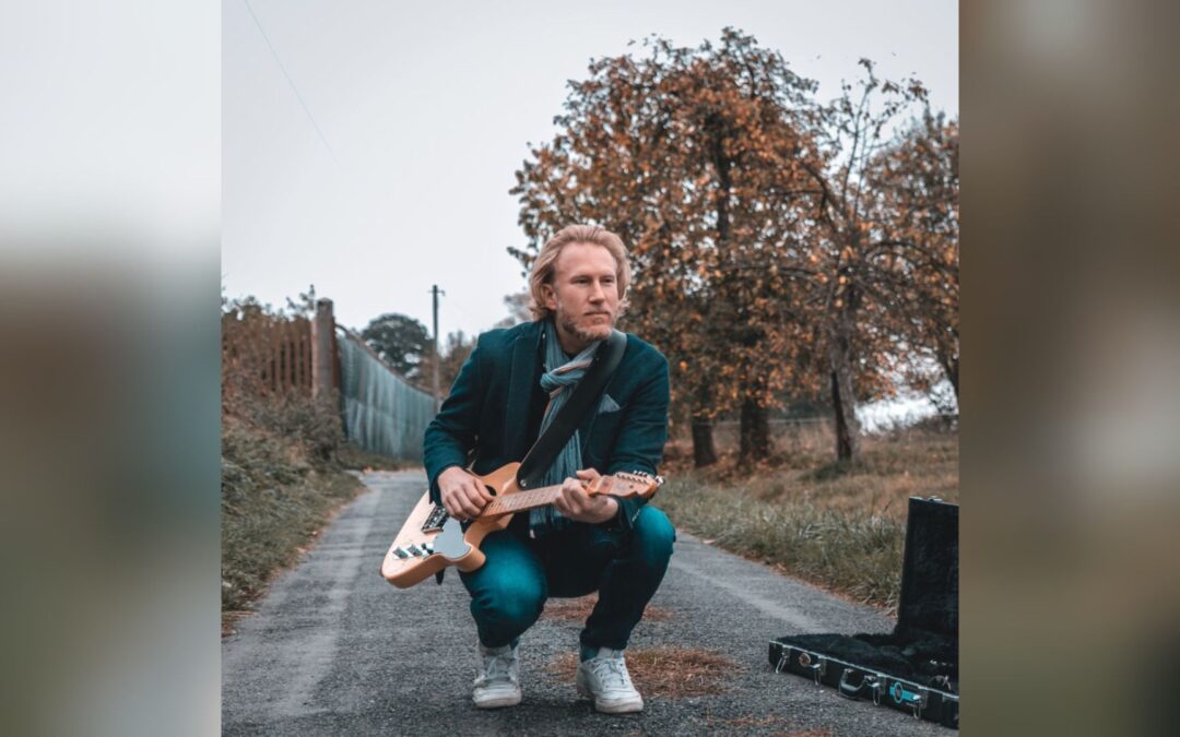 PHILSolo verzaubert die Neue Schmiede mit Indierock-Klängen