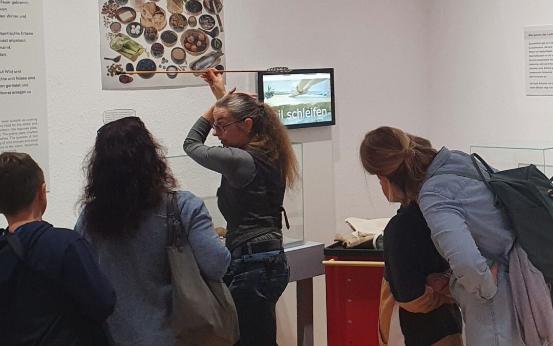 Familienführung im Lippischen Landesmuseum: Steinzeit zum Anfassen und Erleben