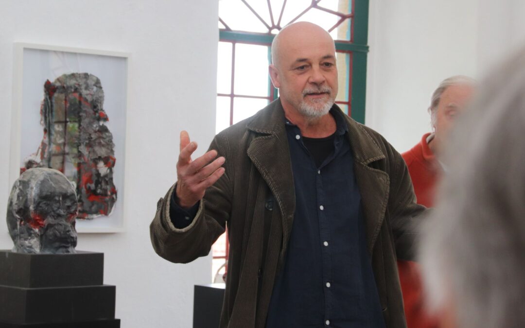Seine Freunde portraitiert der Bildhauer Bruno Raetsch auf eigenwillige Weise
