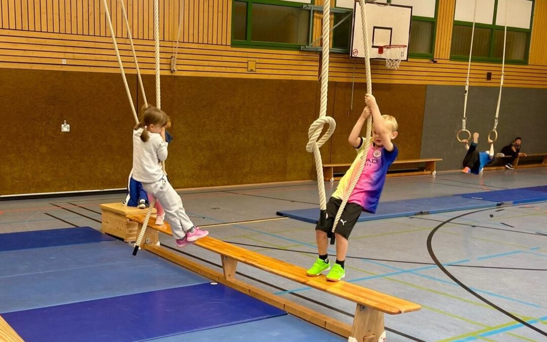 Trotz Regens: Spiel- und Sportfest der Grundschule Nord verbindet Vorschüler und Erstklässler