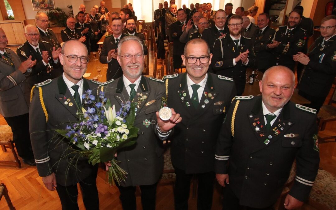 Der „Held der Arbeit“ tritt ins zweite Glied