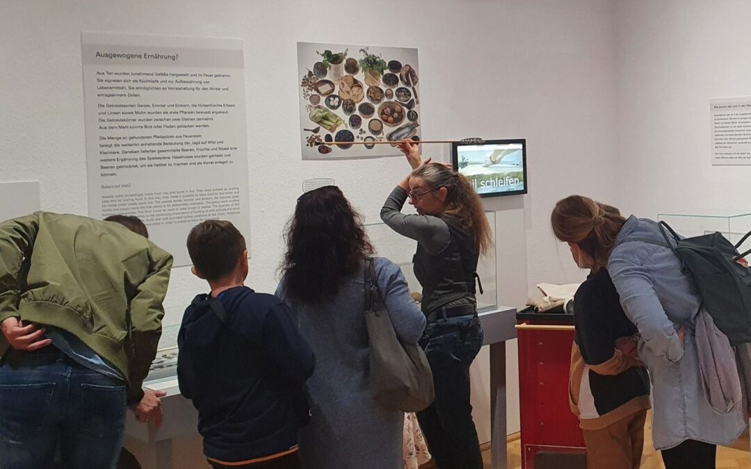 Speerwerfen wie in der Steinzeit: Interaktive Familienführung im Lippischen Landesmuseum Detmold