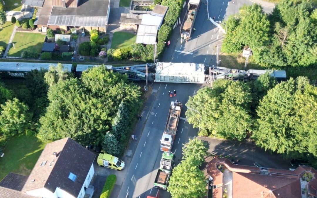 Hauptstraße gesperrt: Mega-Trafo rollt durch Leopoldshöhe