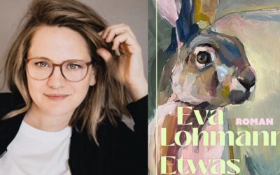 Eva Lohmann lächelt neben dem Buchcover ihres Romans "Etwas Leichtes", das ein Gemälde eines Hasen zeigt