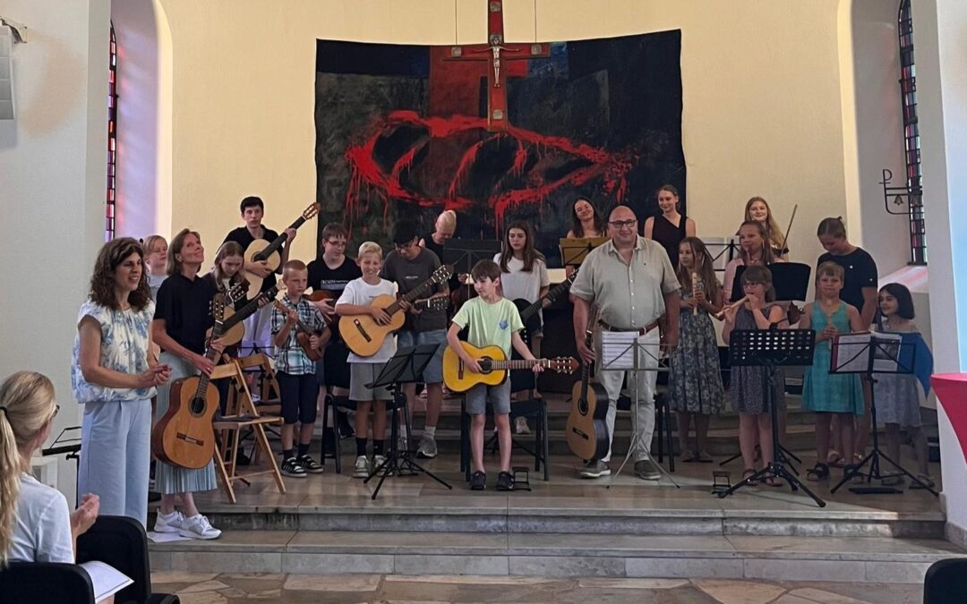 Hedwigskapelle Oerlinghausen brilliert mit „Spanischem Mittsommer“ und „Filmmusik“-Konzerten