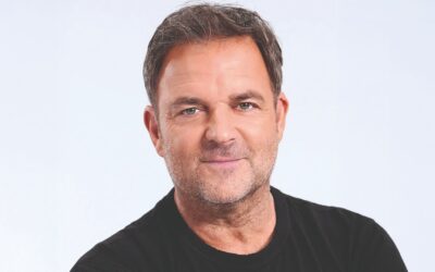 Martin Rütter mit kurzem Bart und braunem Haar, lächelt freundlich und trägt ein schwarzes T-Shirt