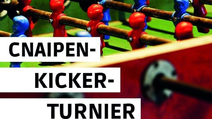 Foosballtisch mit roten und blauen Spielfiguren und dem Titel "Cnaipen-Kicker-Turnier", rechts Veranstaltungsdetails