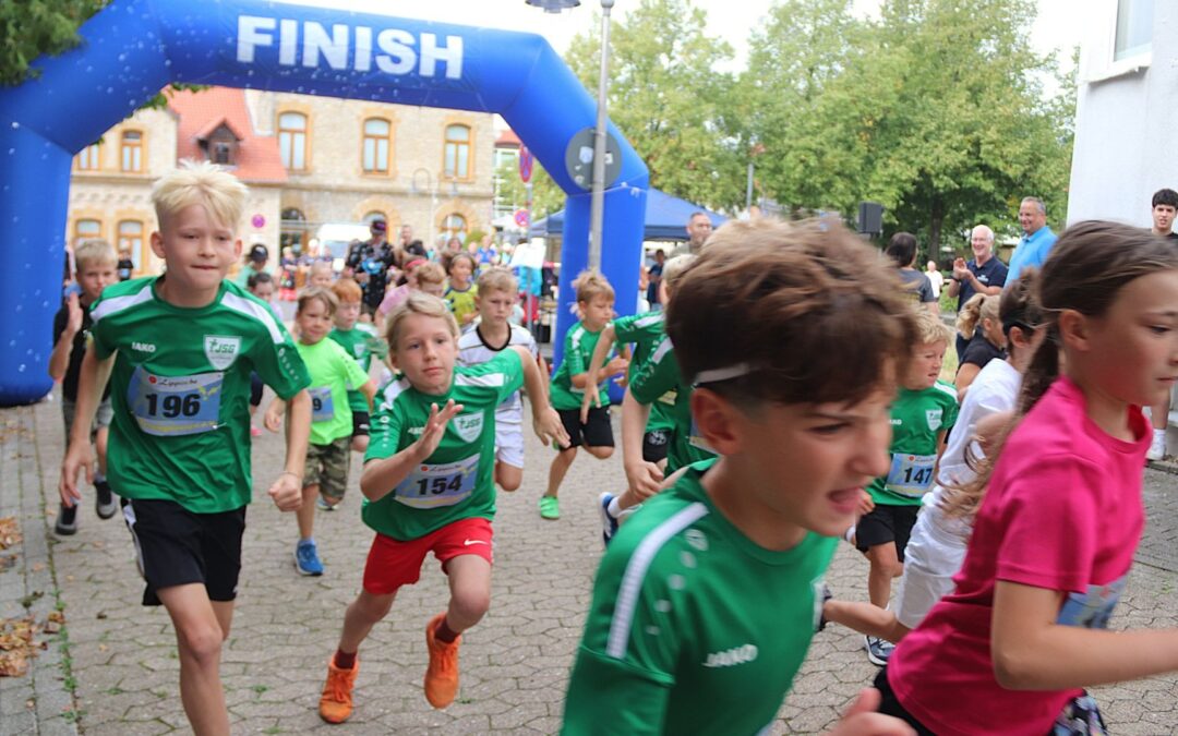 Beim UrLandlauf in Oerlinghausen gab es für alle eine Medaille