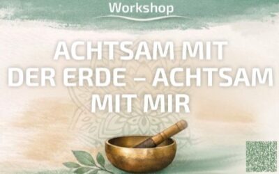 Text "Workshop: Achtsam mit der Erde – Achtsam mit mir" über goldener Klangschale mit Klöppel und grünen Blättern
