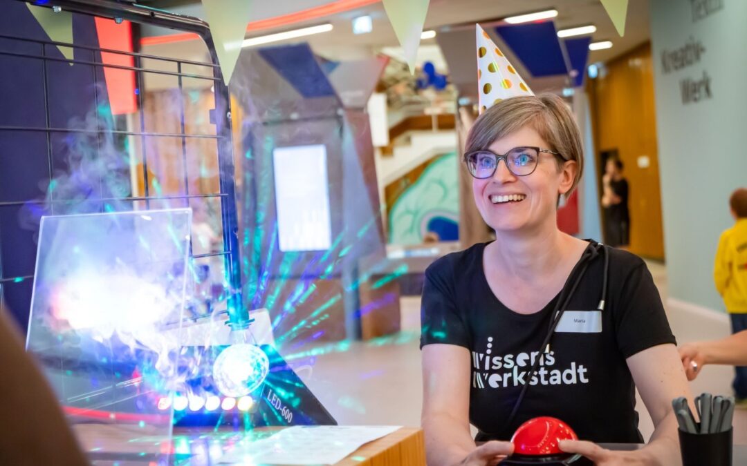 Jubiläum mit Klang und Köpfchen: Wissenswerkstadt Bielefeld feiert zweiten Geburtstag mit Bananen-Musik und Rekordbesuch
